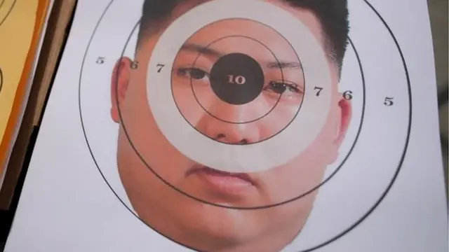 अमरीका के पेनसिल्वेनिया की दुकानों में ये शूटिंग टार्गेट बिक रहा है.