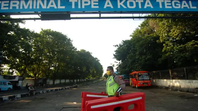 virus corona, terminal bus, larangan mudik