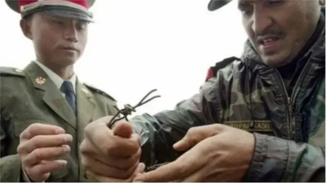 भारत आणि चिनी सैनिक