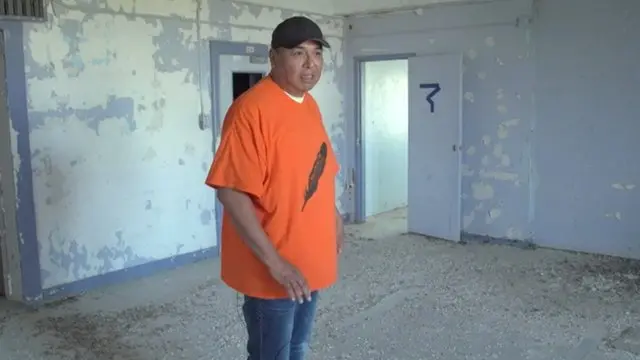 Isadore Poorman en la escuela de Muskowekwan.