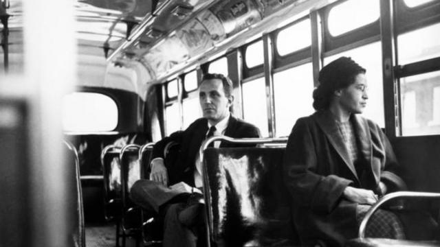 Роза Паркс в автобусе в Алабаме, декабрь 1956 года