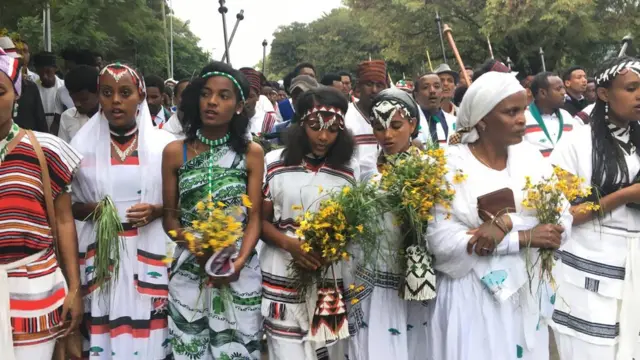 Dubartootaa fi shamaranni gara bakka irreefannaa wayita deemaa jiran