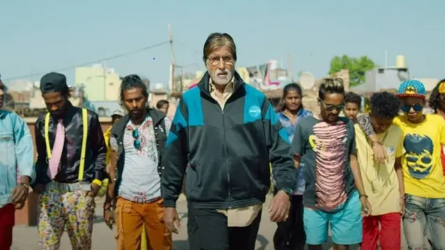 झुंडमधलं एक दृश्य