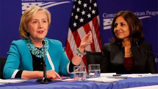 نیرا ٹنڈن سابق صدارتی امیدوار ہیلری کلنٹن کے ہمراہ