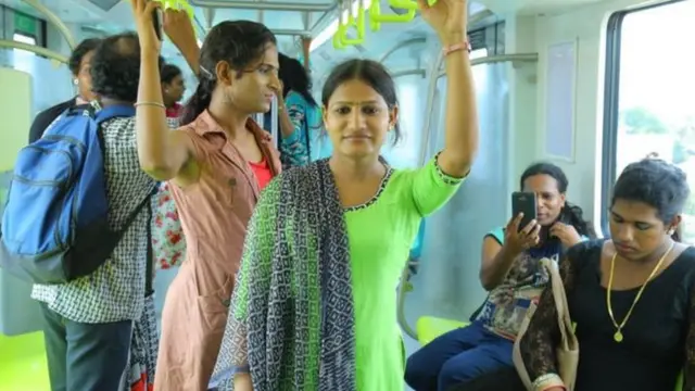 கொச்சி மெட்ரோ ரயில் சேவை பணியில் திருநங்கைகள்