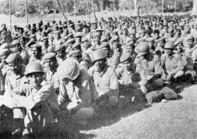 భారత్ ముందు లొంగిపోయిన పాకిస్తాన్ సైనికులు
