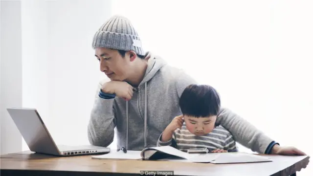 英国特许人事发展协会对2000名英国员工进行调研，其中五分之二的员工表示，他们每天在非工作时间至少查收五次邮件。