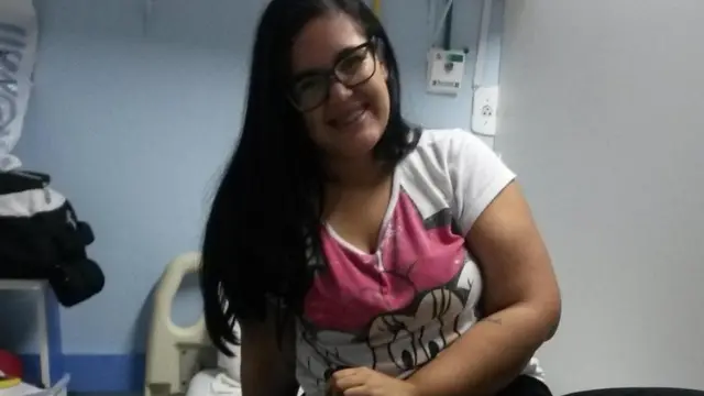 Raquel momentos antes de la cirurgía.