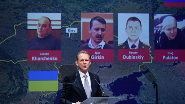 Обвиняемые в причастности к крушению самолета являются четыре человека