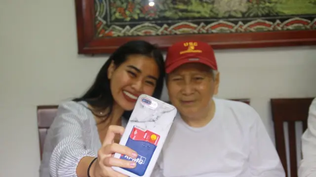 Cookie Dương và ông nội