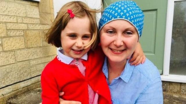 Breast cancer: 'Scratching an itch saved my life' - BBC News