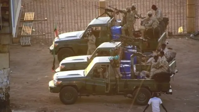 ኣባላት ጸጥታ ዝጸዓና መካይን ኣብ ካርቱም