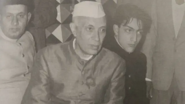 જવાહર લાલ નહેરુ સાથે