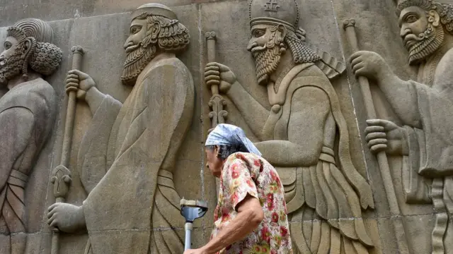 बुज़ुर्ग, elderly