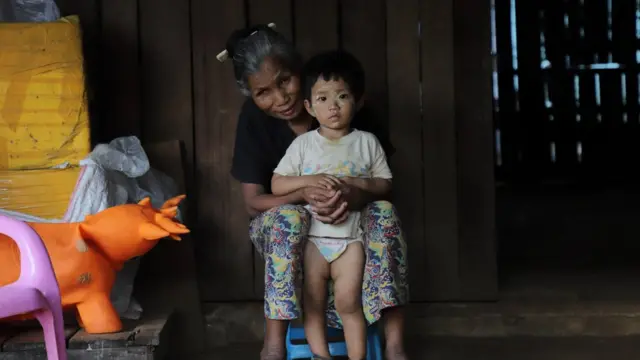 အောင်မြင်သာကျေးရွာထဲ ဒေသခံထောင်နဲ့ချီပြီး ပြောင်းရွှေ့ခဲ့ရ