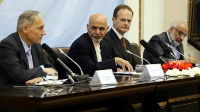 افغان ولسمشر په لندن کې د فساد ضد نړیواله غونډه کې.