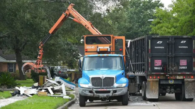 Retiro de escombros en Houston después de Harvey