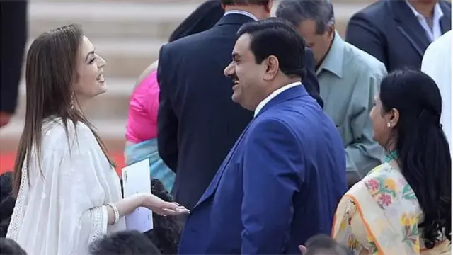 અદાણી સામ્રાજ્યનો કારોબાર 2002માં 76.5 કરોડ ડૉલર હતો, જે વધીને 2014માં 10 અબજ ડૉલરનો થઈ ગયો હતો