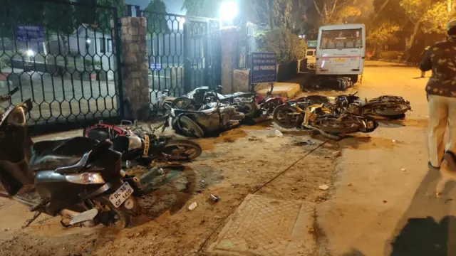 વાહનોની તોડફોડ