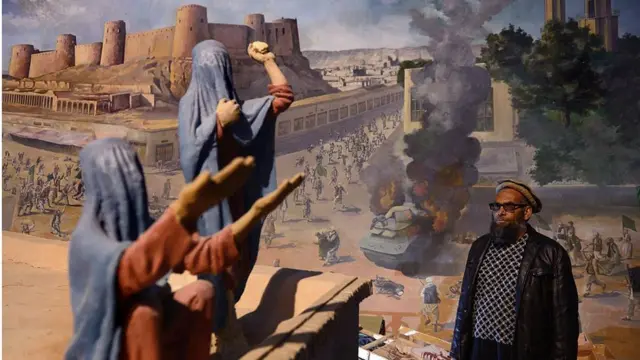 د روسیې سرې لښکرې په افغانستان کې له سخت مقاومت سره مخامخ شوې. (انځور هرات کې د جهاد موزیم) دی.