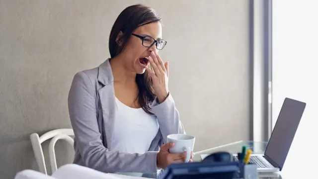 ภาพคนหาวนอน