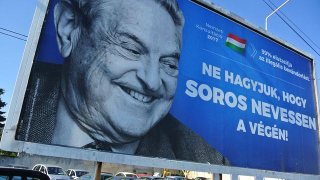 2017年7月，匈牙利街頭印有索羅斯的廣告牌。