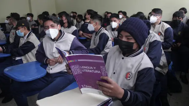 Alumnos en un colegio en América Latina