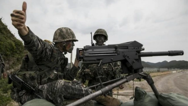 ทหารเกาหลีใต้ซ้อมรบบนเกาะเพ็งยอง