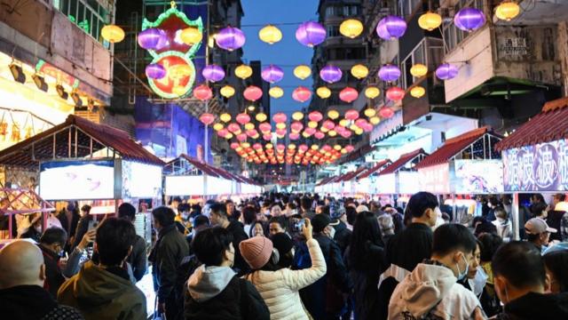 陳茂波稱，香港市面氣氛回復暢旺，但經濟信心依然受到影響。
