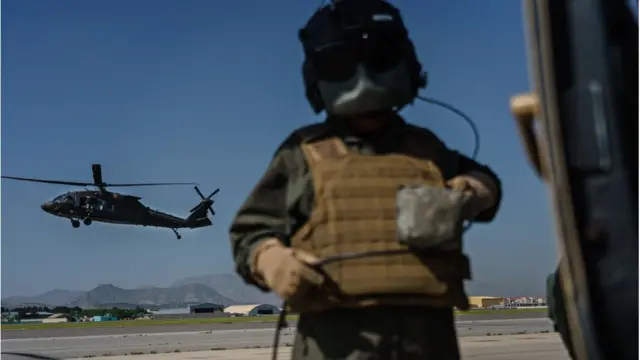 ઑક્ટોબર-2001 મહિનામાં અફઘાનિસ્તાનમાંથી તાલિબાન સરકારનું પતન થયું. અમેરિકાના સુરક્ષાતંત્ર તથા વ્યવસ્થામાં વ્યાપક ફેરફાર કરવામાં આવ્યા.