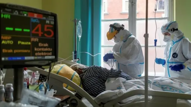 Medical specialists treat a patient in a ward for people suffering from the coronavirus disease (COVID-19) at a city hospital in Gliwice, Poland, December 2, 2021
