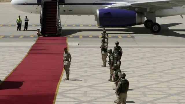 રિયાધ એરપોર્ટ પર એક પ્લેનની તસવીર