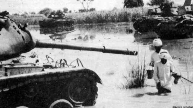 நீரில் சிக்கிய பாகிஸ்தானிய பீரங்கிகள்