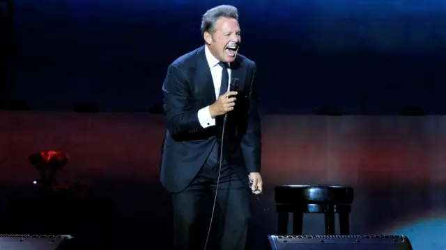 O cantor Mexicano Luis Miguel no palco