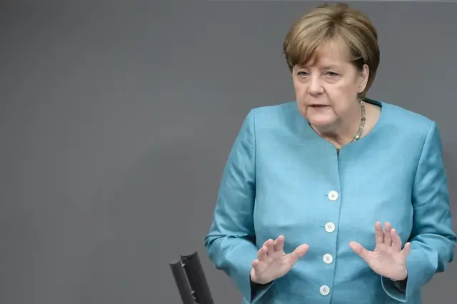 Angela Merkel nói mạnh mẽ với quốc hội Đức