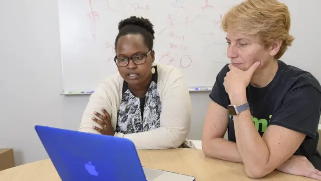 Dr Mireille Kamariza na Dr Carolyn Bertozzi