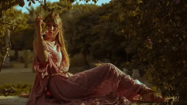 فتاة ترتدي زي روماني