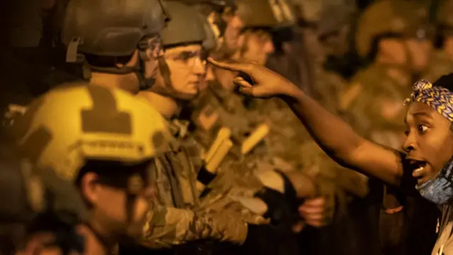 Военные в Вашингтоне блокируют подходы к Белому дому