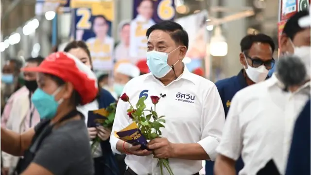 พล.ต.อ. อัศวิน ขวัญเมือง พูดอยู่บ่อยครั้งว่าเขาคือ "นักปฏิบัติ" และ "นักประสาน"