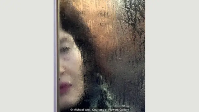 pasajera en el metro de Tokio