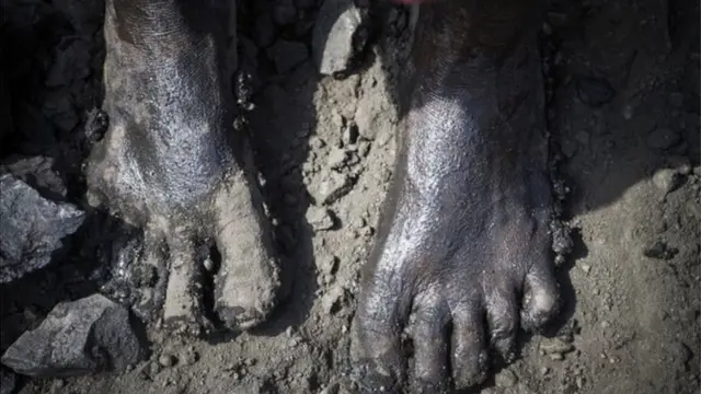 ঝাড়খন্ডের অনেক আদিবাসী কয়লা খনিতে কাজ করে