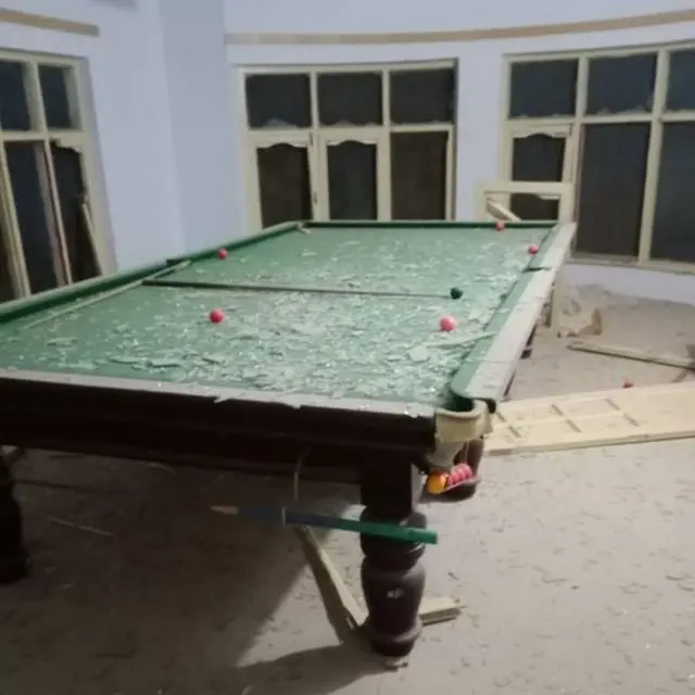 نوشکي کې د چاودنې له کبله د شاوخوا ودانیو کړکۍ ماتې شوې.