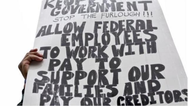 Công nhân bực tức và cả các quan chức được bầu phản đối đóng cửa chính phủ trong một cuộc biểu tình không đảng phải ở Philadelphia