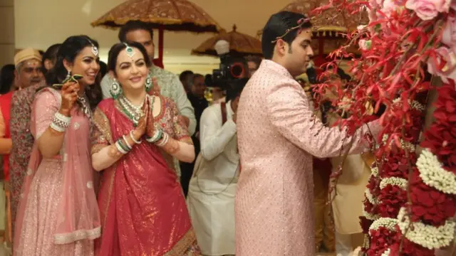 आकाश अंबानी, नीता अंबानी