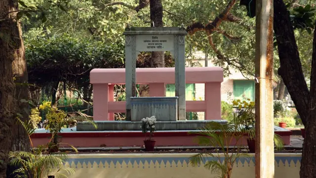 শান্তিনিকতনের বিখ্যাত ছাতিমতলা