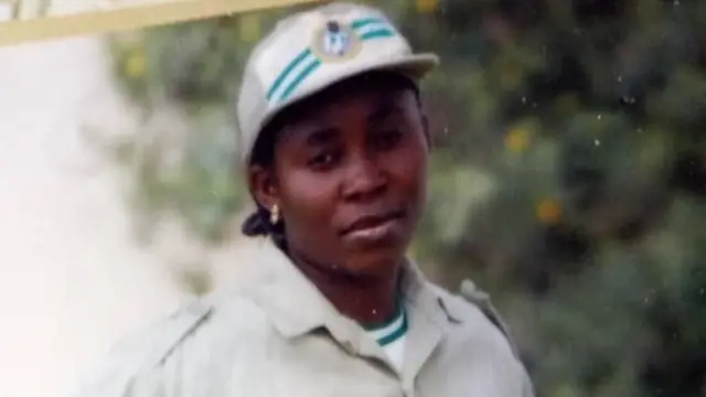 Mgbe Osinachi ji otu na-efe ala nna ya n'afọ 2008 ruo 2009