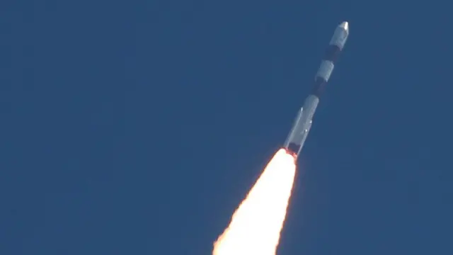 నింగిలోకి దూసుకెళ్తున్న పీఎస్ఎల్వీ-సీ51