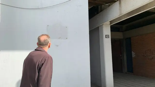 nekadašnja spomen ploča