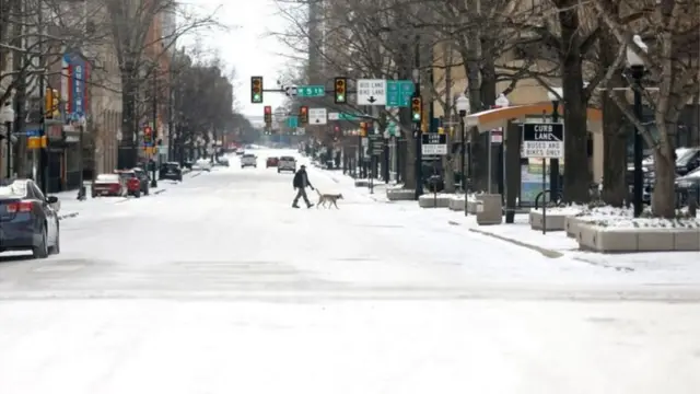 Igboro ilu kan ni Amẹrika kun fun yinyin