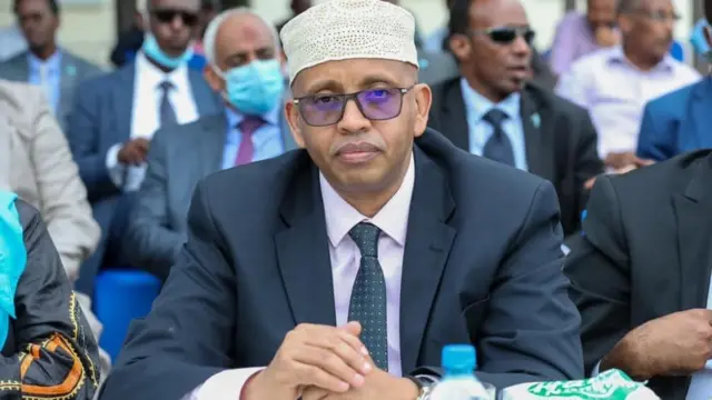 Wasiirka Warfaafinta Soomaaliya, Cusmaan Abuukar Dubbe